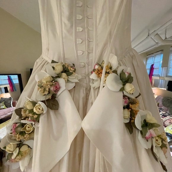 Wedding dress - Picture 13 of 16